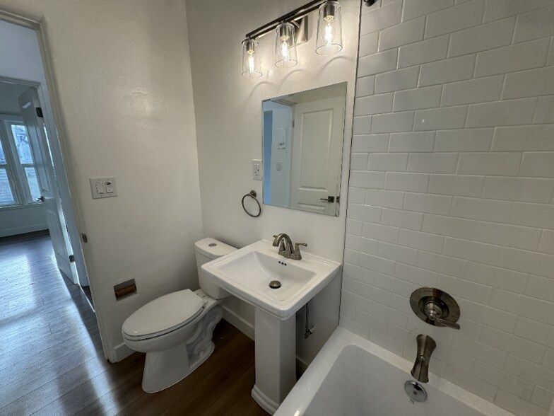 Building Photo - 2317 Ocean Park Blvd