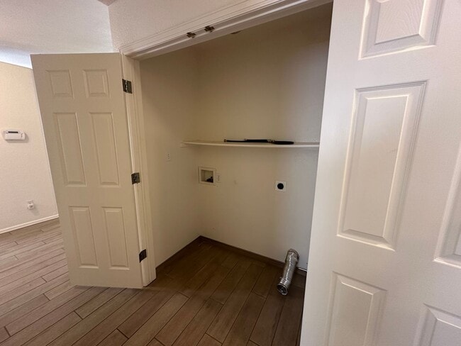 Building Photo - Charming 3 bed 2 bath home!!