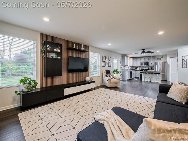 Building Photo - 8640 Quincy Dr