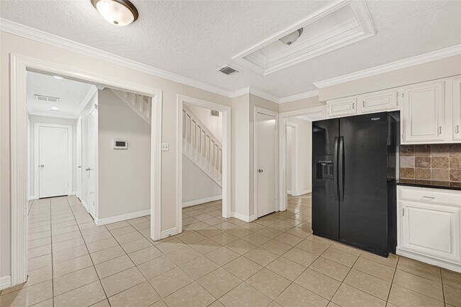 Building Photo - 5538 Fairview Forest Dr