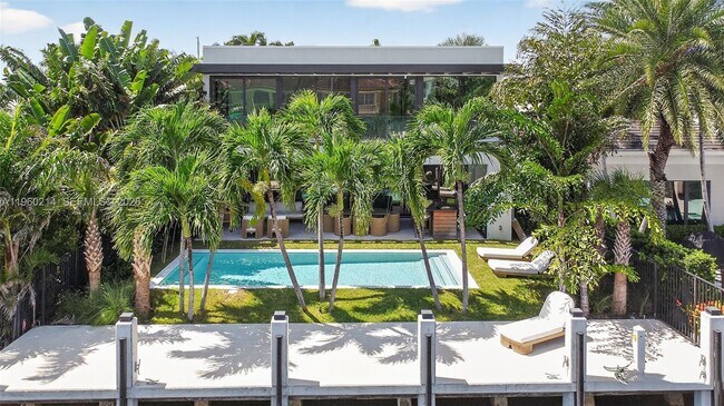 Building Photo - 620 Solar Isle Dr