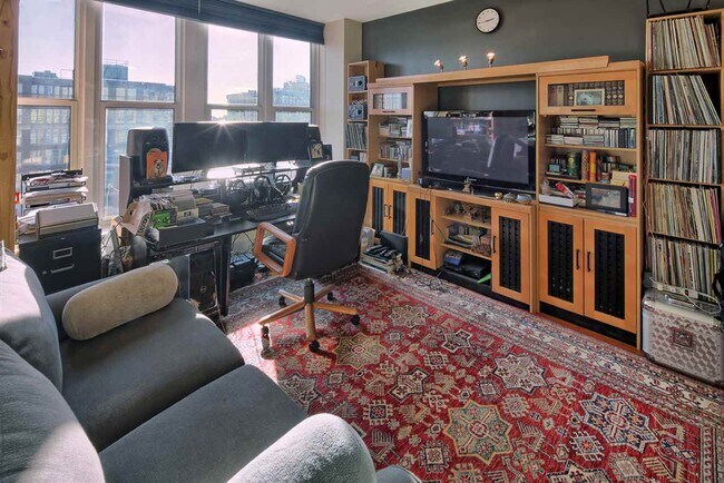 Building Photo - 1125 Maxwell Ln