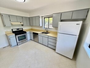 Building Photo - R0653