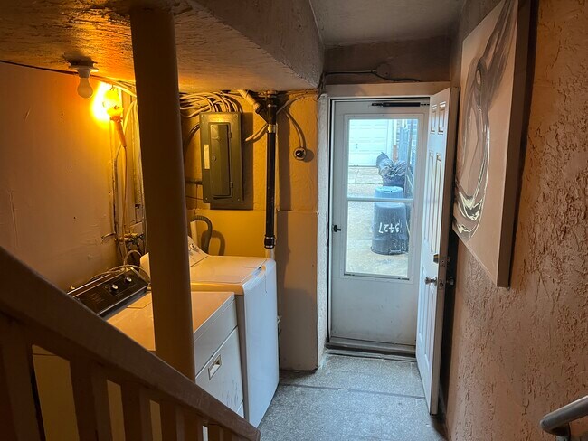 Building Photo - 3427 Sheffield Ave