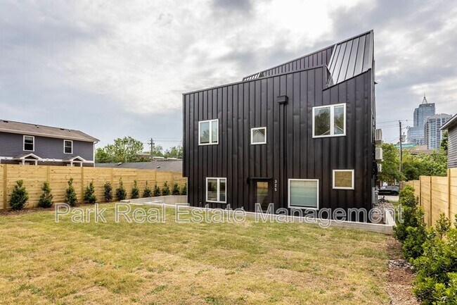 Building Photo - 323 S East St