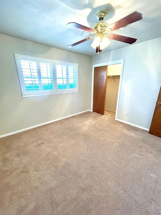 Building Photo - 3 bed 2 bath near the west loop Now available