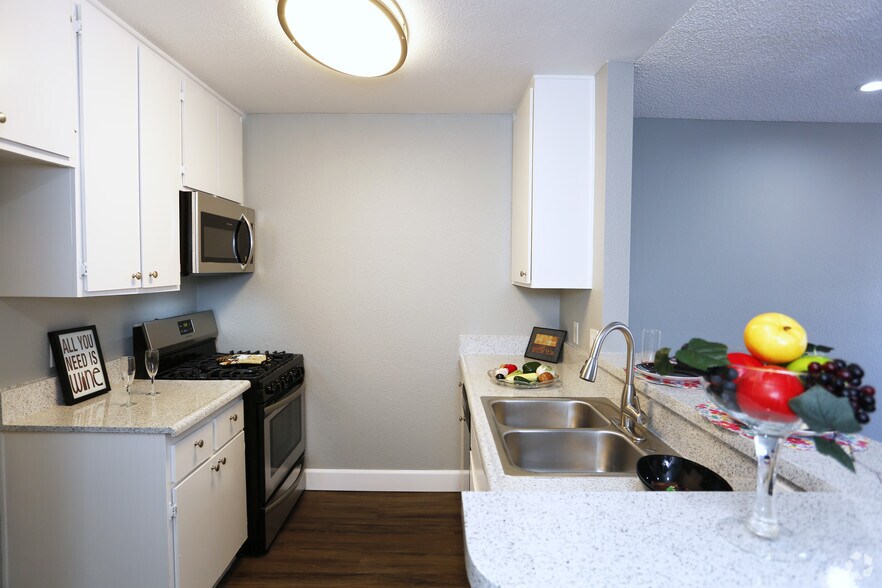 Mariposa Gardens 533 N Mariposa Ave Los Angeles CA 90004 Apartment