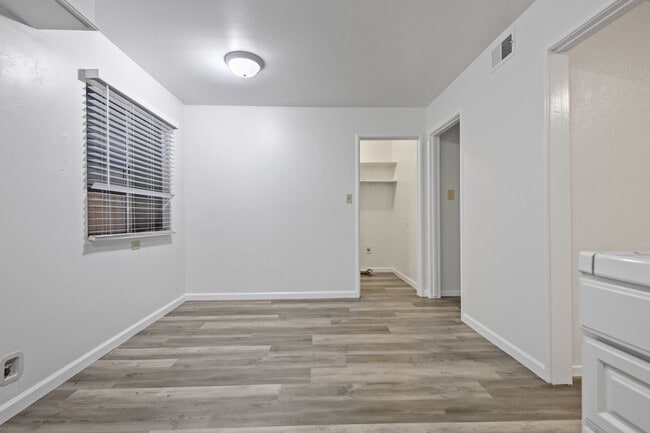 Building Photo - 3 Bedroom 2 Bathroom House For Rent!