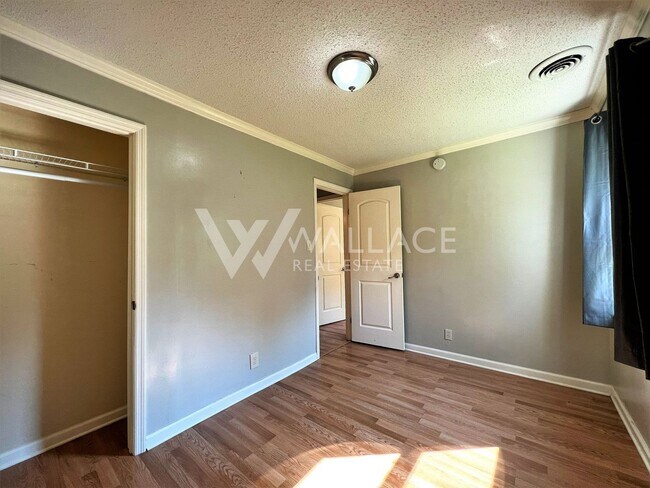 Building Photo - NO STEPS...RANCHER HOME LOCATED IN FOUNTAI...