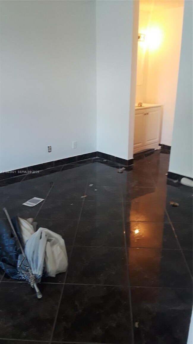 Building Photo - 206 Lake Pointe Dr