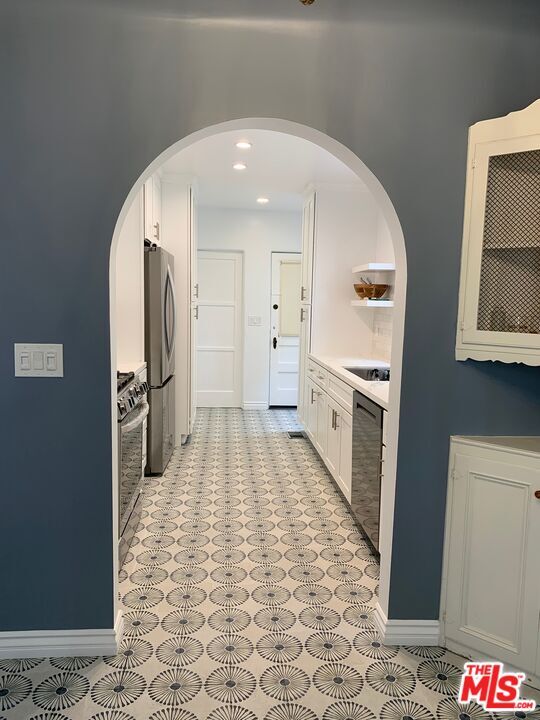 Building Photo - 8673 W Olympic Blvd