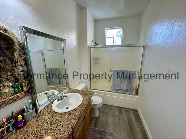 Building Photo - Stunning 4 Bed/3 Bath NW Bakersfield Home ...