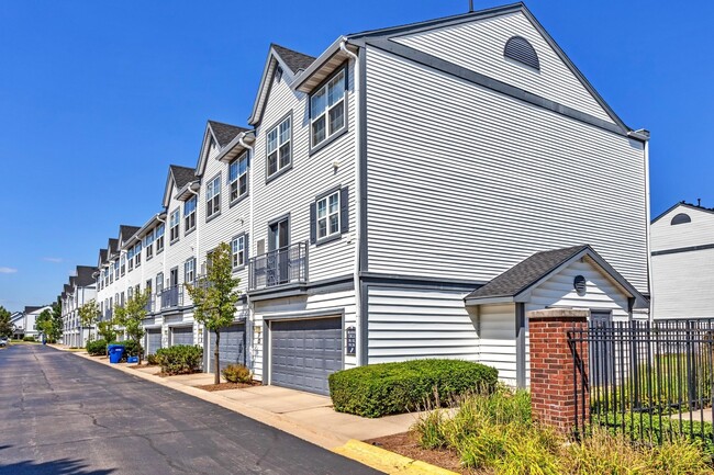 Building Photo - 431 Chopin Ct