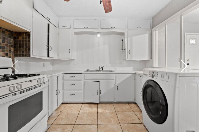Building Photo - Great rental near Texas Tech University an...