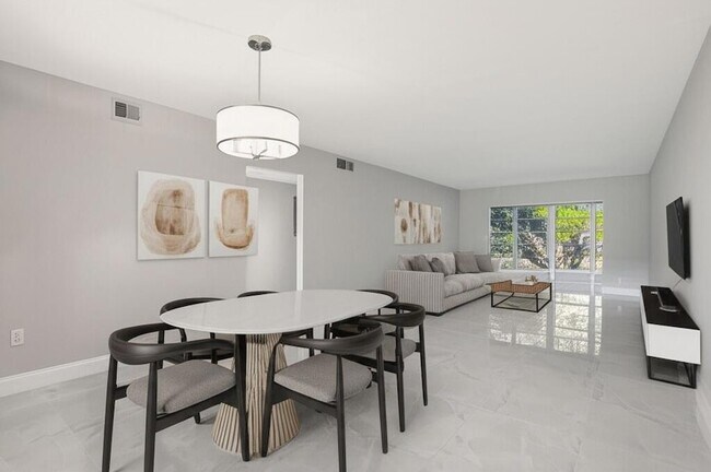 Building Photo - 2202 Lucaya Bend