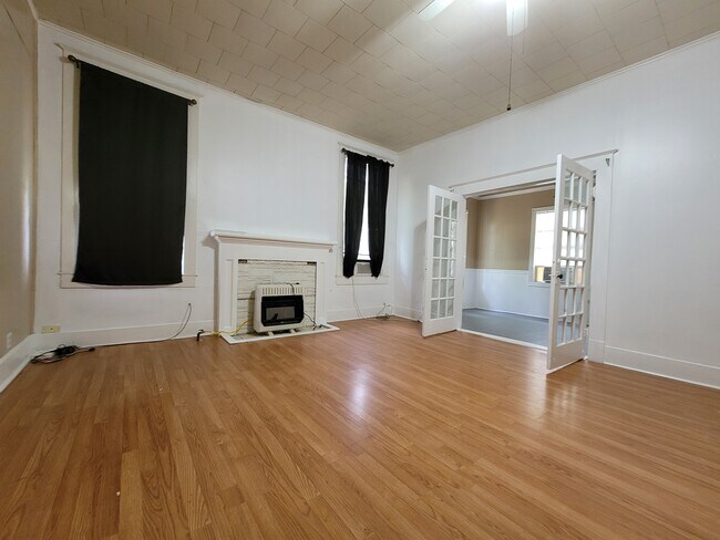 Building Photo - 1709 Avenue C