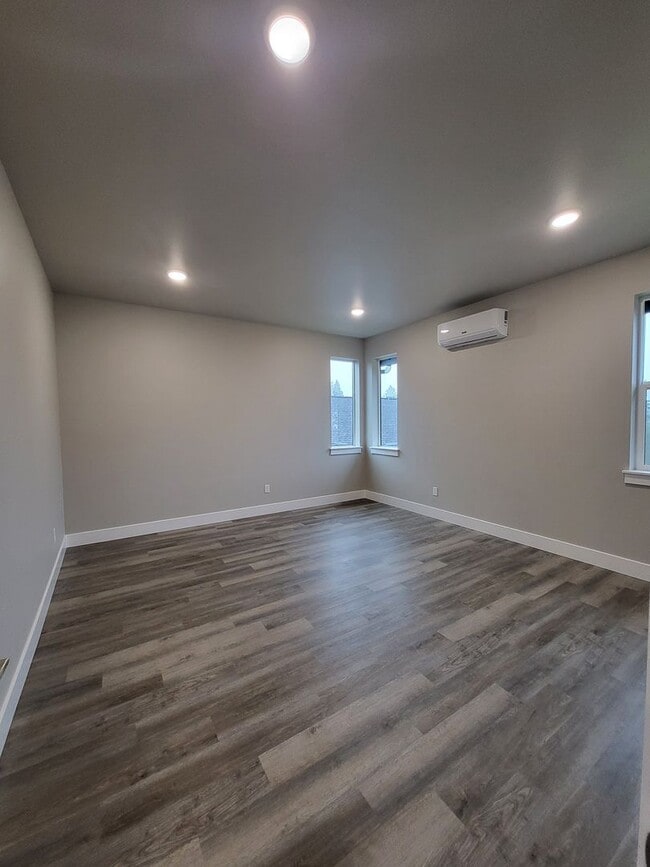 Building Photo - 3 Bedroom 2.5 Bath Home in Winlock