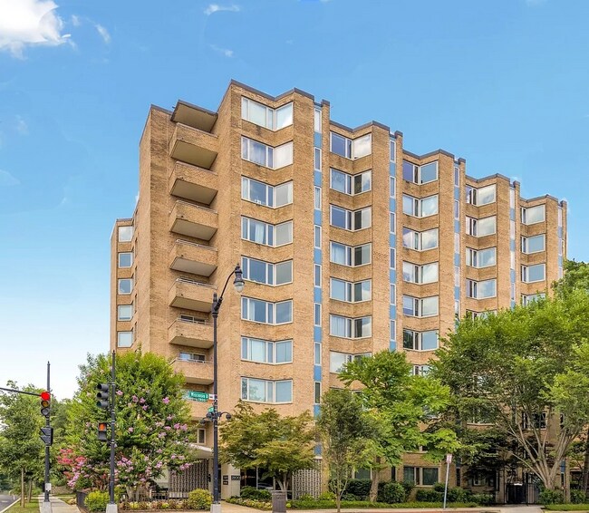 Building Photo - 2800 Wisconsin Ave