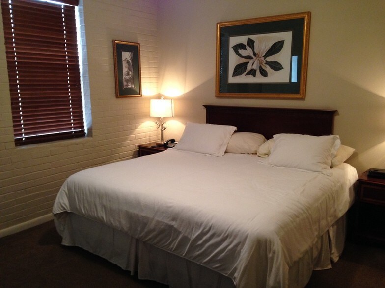 Building Photo - 213 Bendel Rd