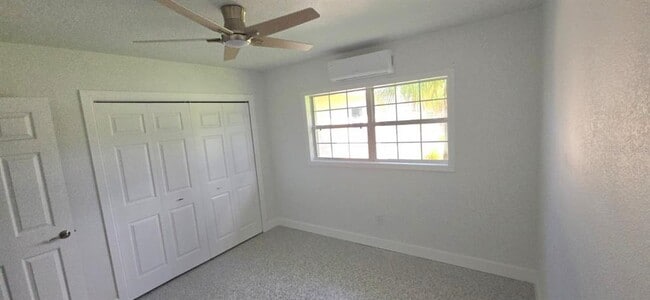 Building Photo - 621 Baywood Dr N