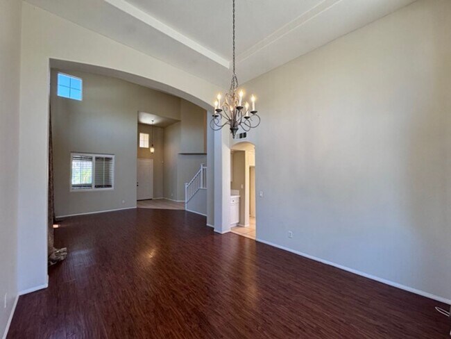Building Photo - Murrieta Home with 6 Bedrooms plus a Bonus...