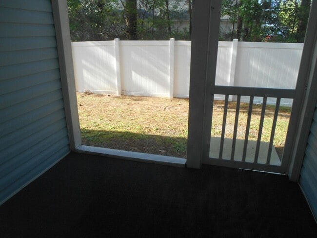 Building Photo - 3 bedroom, 2 bath condo at Fountain Pointe