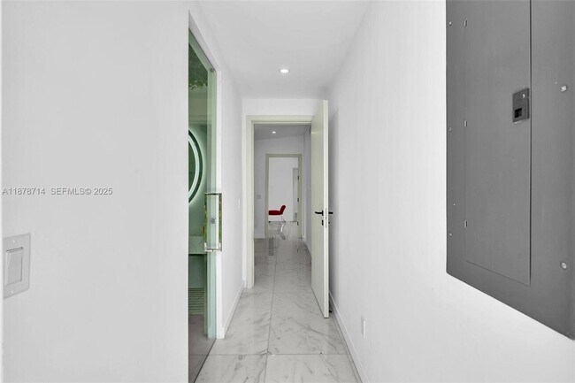 Building Photo - 394 SE 5th Ave