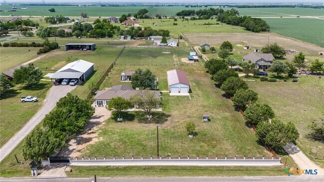 Building Photo - 401 Co Rd 368