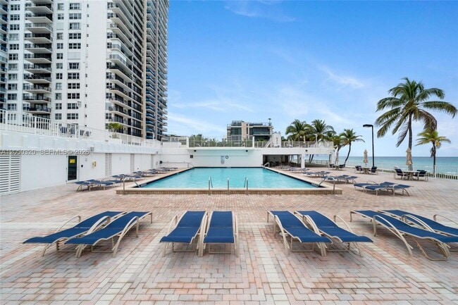 Building Photo - 2301 S Ocean Dr