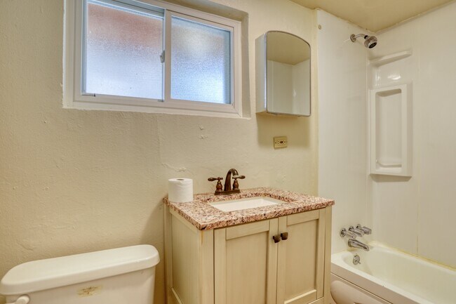 Building Photo - 911 4th St