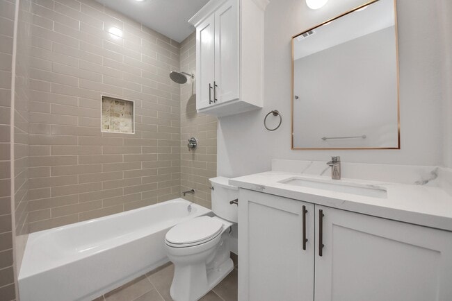 Building Photo - 1110 E Main St