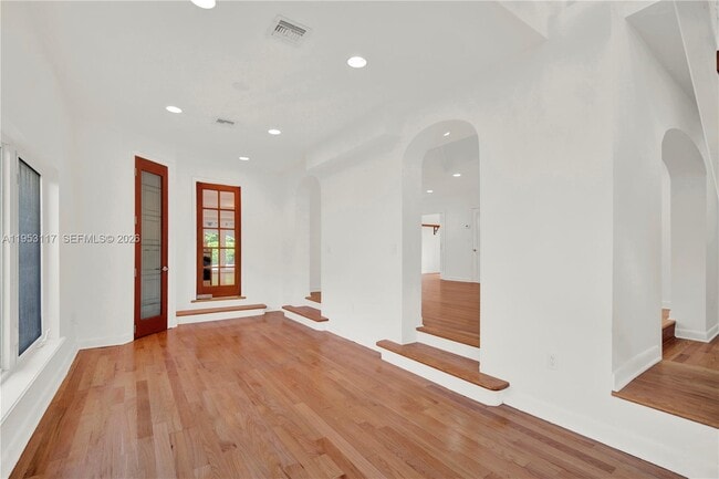 Building Photo - 527 SW 20th Rd