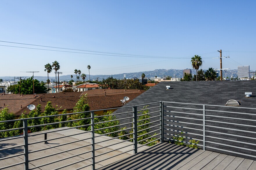 Building Photo - 1513 S Orange Grove Ave