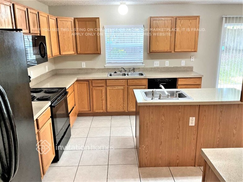Building Photo - 1754 McFarlane Ave