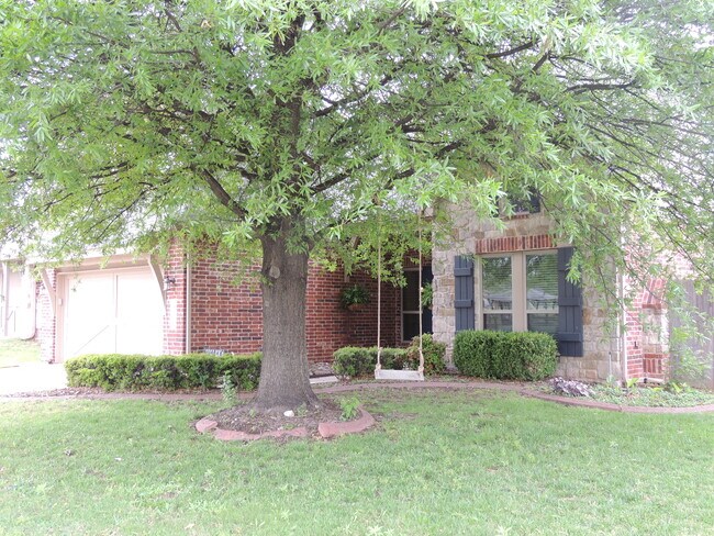 Building Photo - 4416 W Indianola St