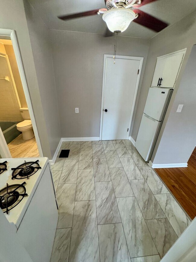 Building Photo - 1 Bedroom ~ Grandview Area