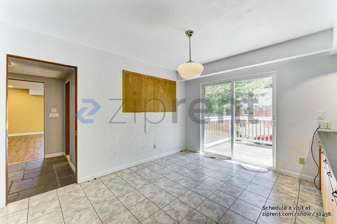 Building Photo - Unit