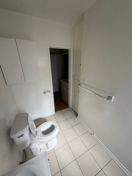 Building Photo - 631 E Cypress Ave