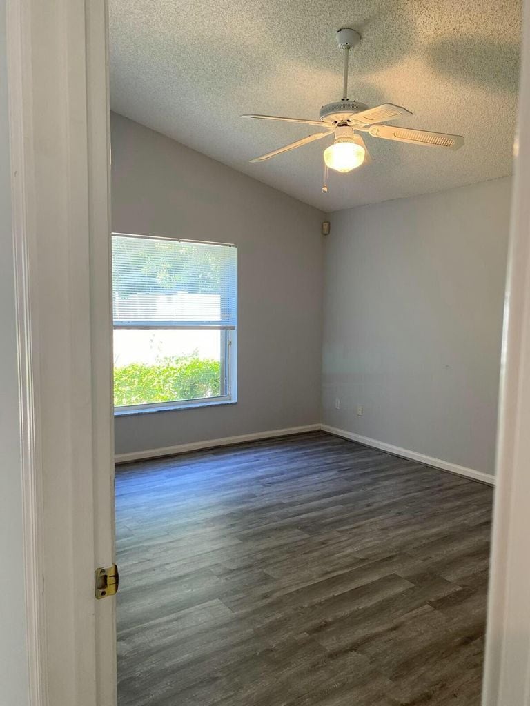 Building Photo - 1883 Oak Berry Cir