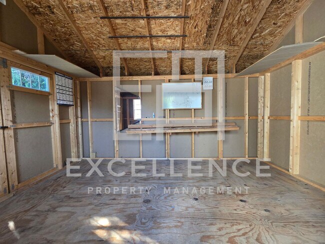 Building Photo - 3087SF 2 Story 5/2.5 House - Community Cab...
