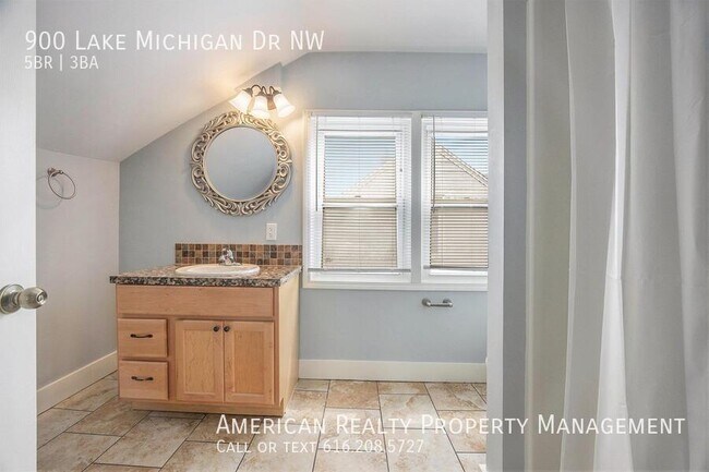 Building Photo - 900 Lake Michigan Dr NW