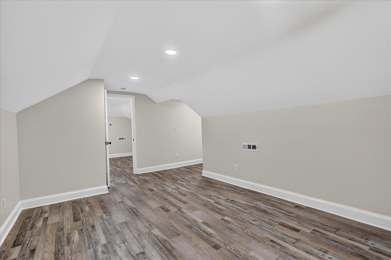 Building Photo - 1713 S Orchard Knob Ave