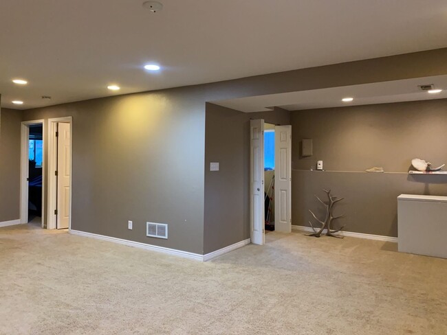 Building Photo - Spacious Tri-Level Home in West Fort Collins