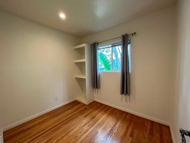Building Photo - MOVE-IN READY! House w/full guest unit; near to Ventura Blvd!
