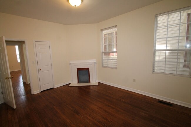 Building Photo - 216 W 38th St