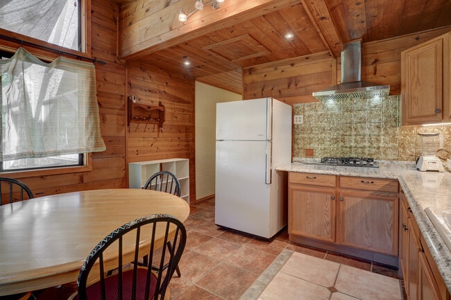 Building Photo - 1825 Vanderhoef Ln