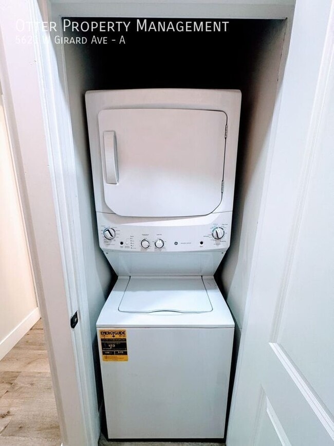 Building Photo - 5621 W Girard Ave