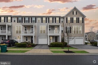 Building Photo - 521 Fawn Ln