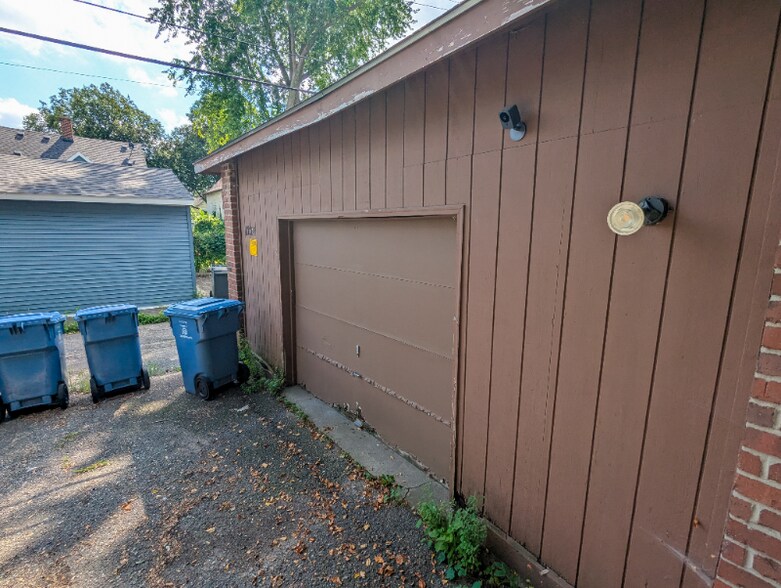Building Photo - 1224 N Newton Ave