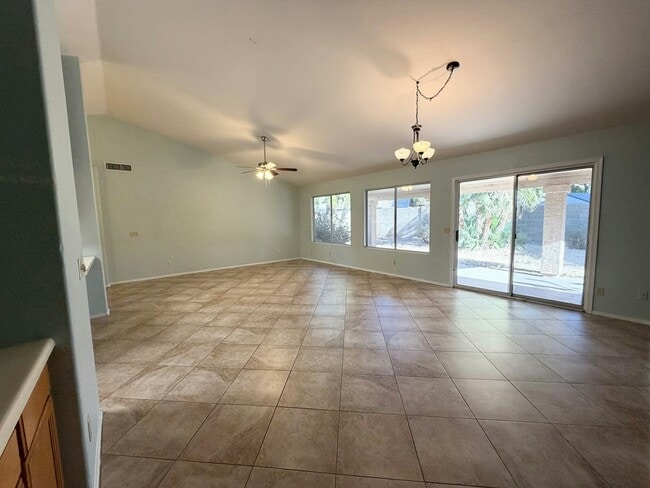 Building Photo - 4207 E Juanita Ave